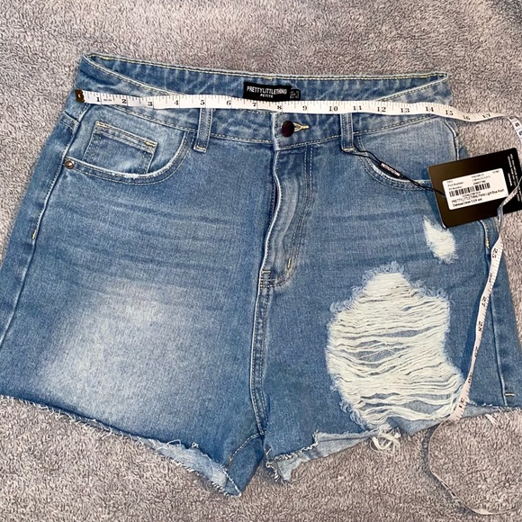 NEW Pretty Little Thing Blue Denim Distressed Shorts - Picture 5 of 8